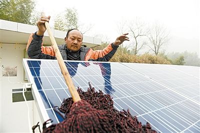 光伏扶貧:過(guò)去“伸手要” 如今光伏發(fā)電增收“自己有”