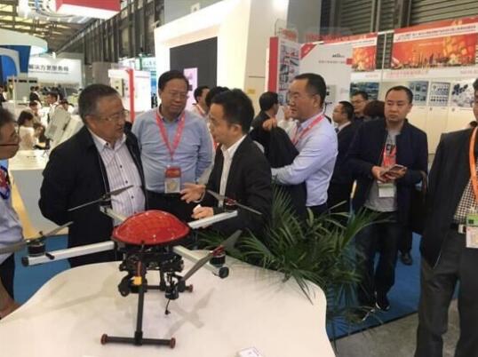 新品發(fā)布，無(wú)人機展示     金鴻泰驚艷亮相SNEC 2017
