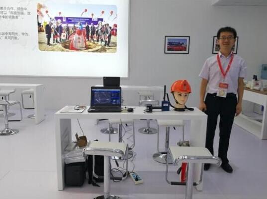 新品發(fā)布，無(wú)人機展示     金鴻泰驚艷亮相SNEC 2017