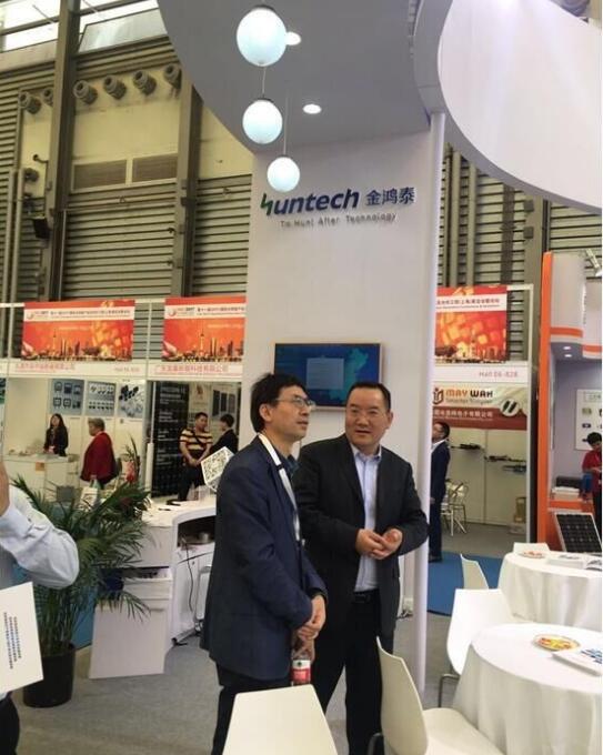 新品發(fā)布，無(wú)人機展示     金鴻泰驚艷亮相SNEC 2017