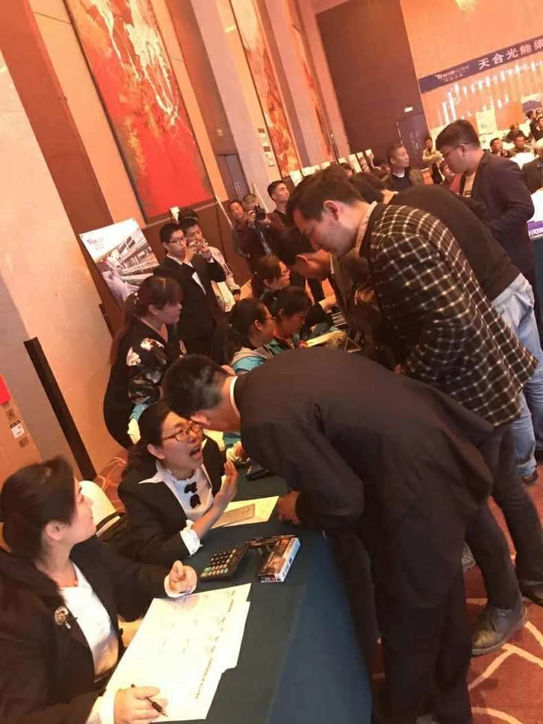 直擊天合光能千縣萬(wàn)鎮光伏科普行濰坊站：400多人參會(huì )，成交1.9MW