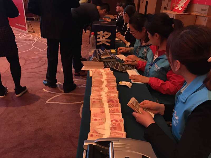 直擊天合光能千縣萬(wàn)鎮光伏科普行濰坊站：400多人參會(huì )，成交1.9MW
