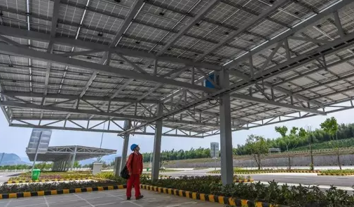 高速公路也建光伏發(fā)電站！年發(fā)電量達40萬(wàn)千瓦