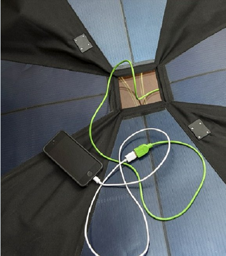 一款可提供充電的太陽(yáng)能傘 度假再也不用擔心手機沒(méi)電了