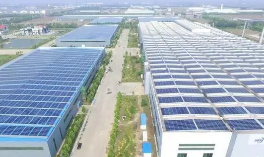 屋頂建起山東省內最大分布式光伏發(fā)電站日發(fā)電5.7萬(wàn)度