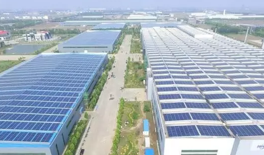 日發(fā)電5.7萬(wàn)度山東省內屋頂建起最大分布式光伏發(fā)電站！