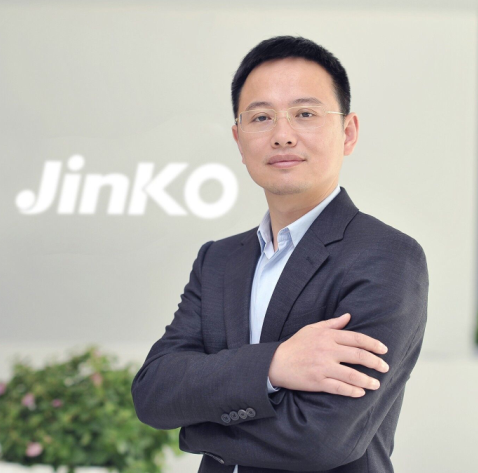 三次絕處逢生，11年后更以200億登頂，他憑一己之力改變了一個(gè)行業(yè)！