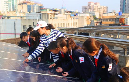 武漢5所學(xué)校獲贈太陽(yáng)能發(fā)電系統 每年電費可節省10%