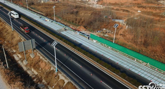 厲害了！全球首條高速光伏公路現身濟南（圖）