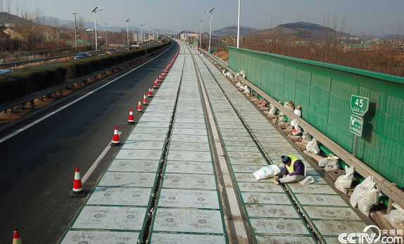 厲害了！全球首條高速光伏公路現身濟南（圖）