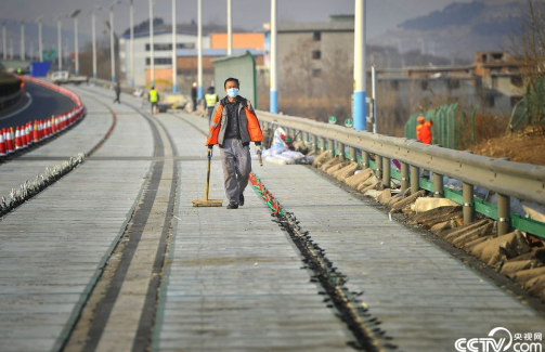 厲害了！全球首條高速光伏公路現身濟南（圖）