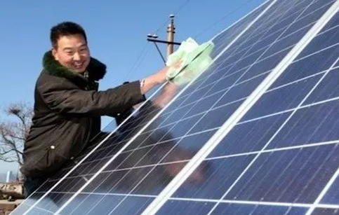光伏電站被灰塵困擾除塵清理必不可少，但灰塵清理要科學(xué)