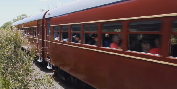 澳大利亞推出全球第一輛太陽(yáng)能列車(chē)可容納百人