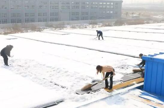 1MW屋頂光伏電站如何除雪？這個(gè)業(yè)主的建議真好！