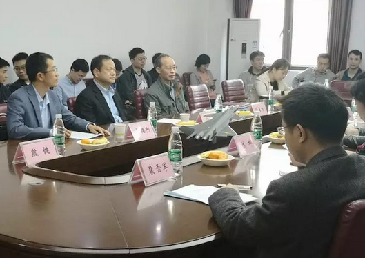 華中科技大學(xué)與首航新能源雙方舉行座談會(huì )