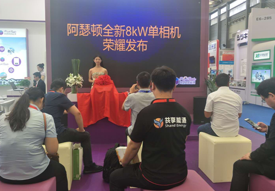 看后起之秀如何征服SNEC展會(huì )，阿瑟頓震撼全場(chǎng)