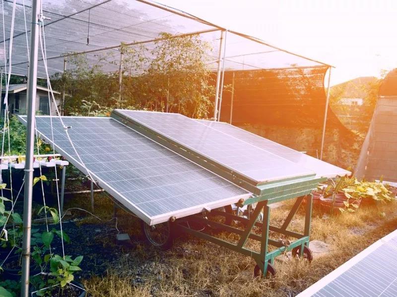 光伏逆變器太燙手？你需要給它散散熱了！