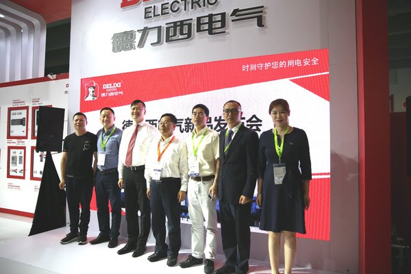 德力西電氣新品CDCE9系列低壓智能電容補償裝置發(fā)布會(huì )現場(chǎng)