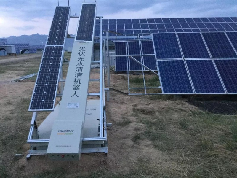 光伏電站組件清洗：人工一小時(shí)，他只要一分鐘？