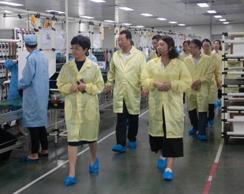 市人大常委會(huì )主任余紅藝一行蒞臨錦浪科技調研指導