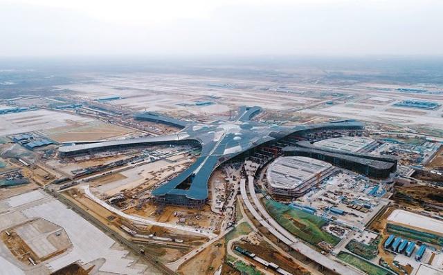 北京大興國際機場(chǎng)跑道周邊 首次鋪設光伏系統